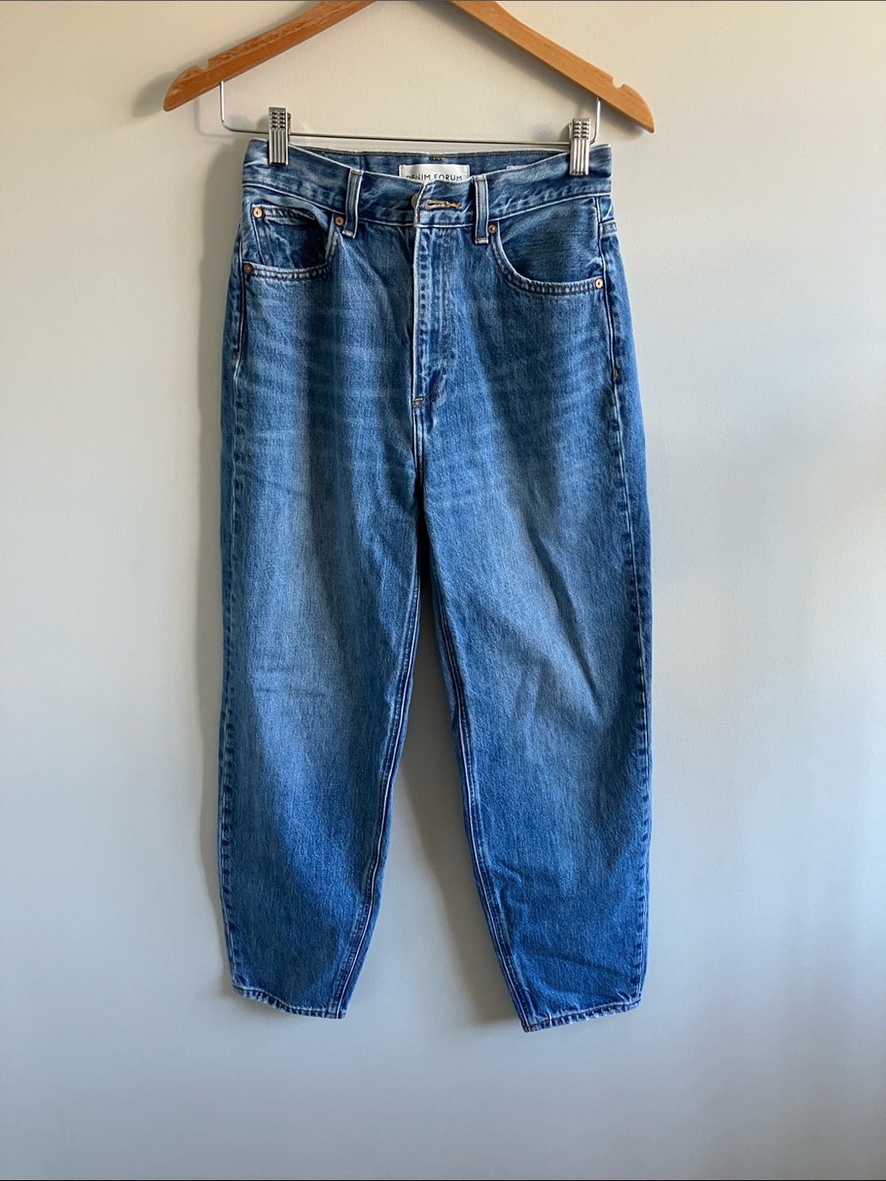 Denim Forum The Gia high rise carrot jeans size 26